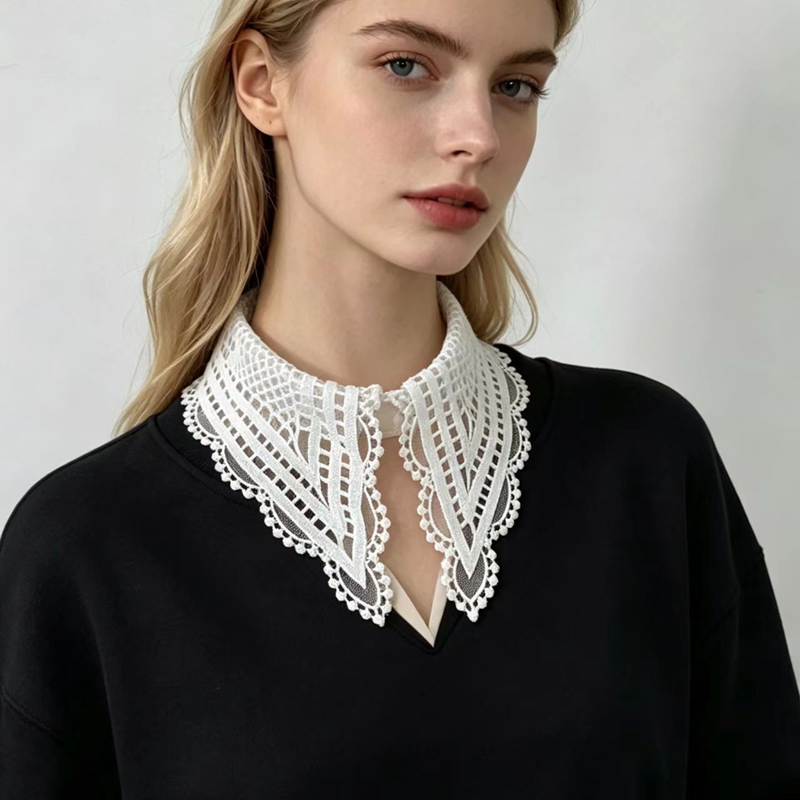 Embroidery Origin - Cuello Falso Blanco con Volantes para