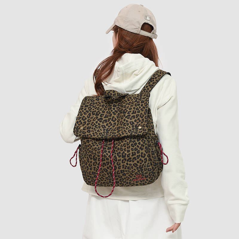 Mochila con estampado de leopa - Embroidery Print reseña y precio