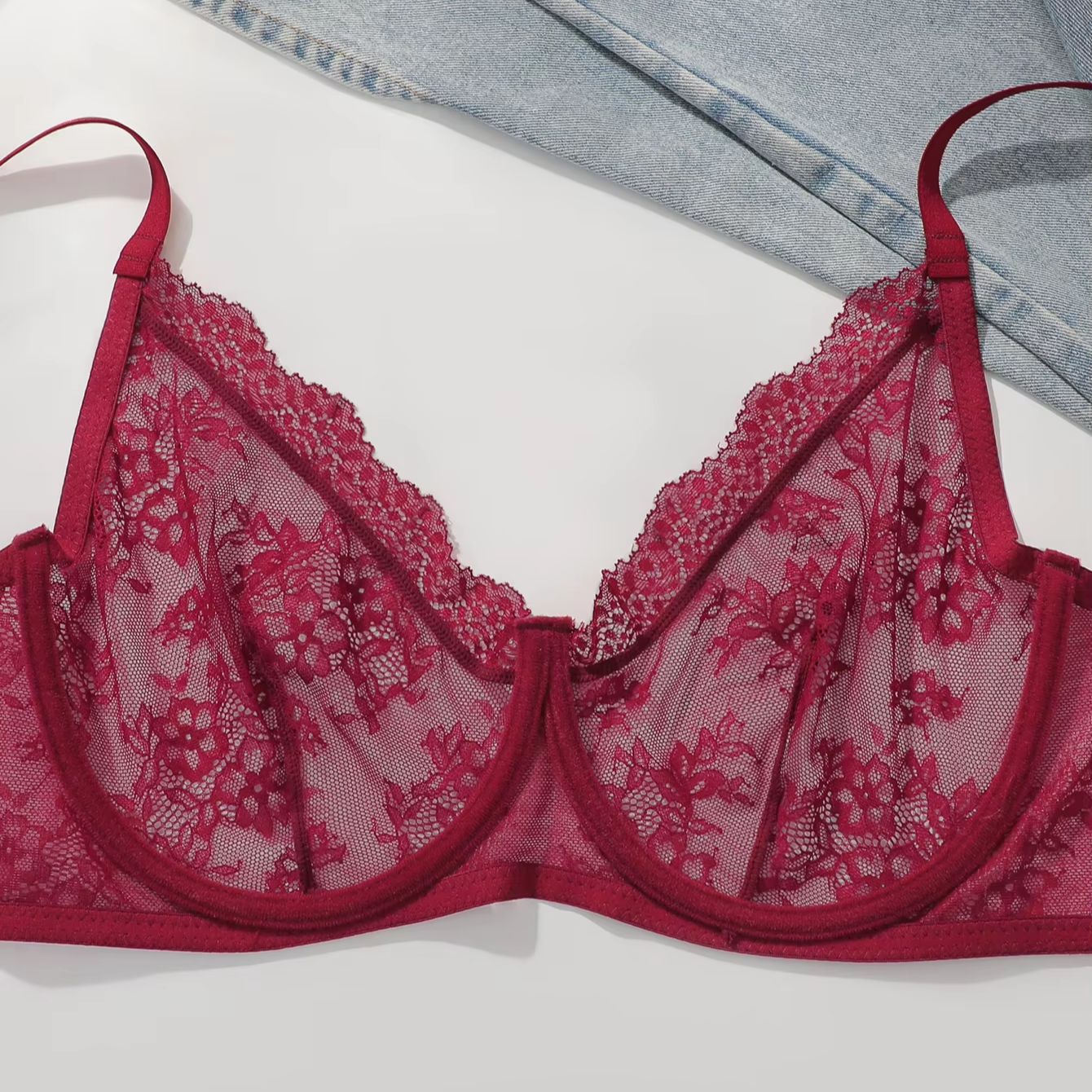 Sujetador de encaje rojo trans - Embroidery Lace reseña y precio